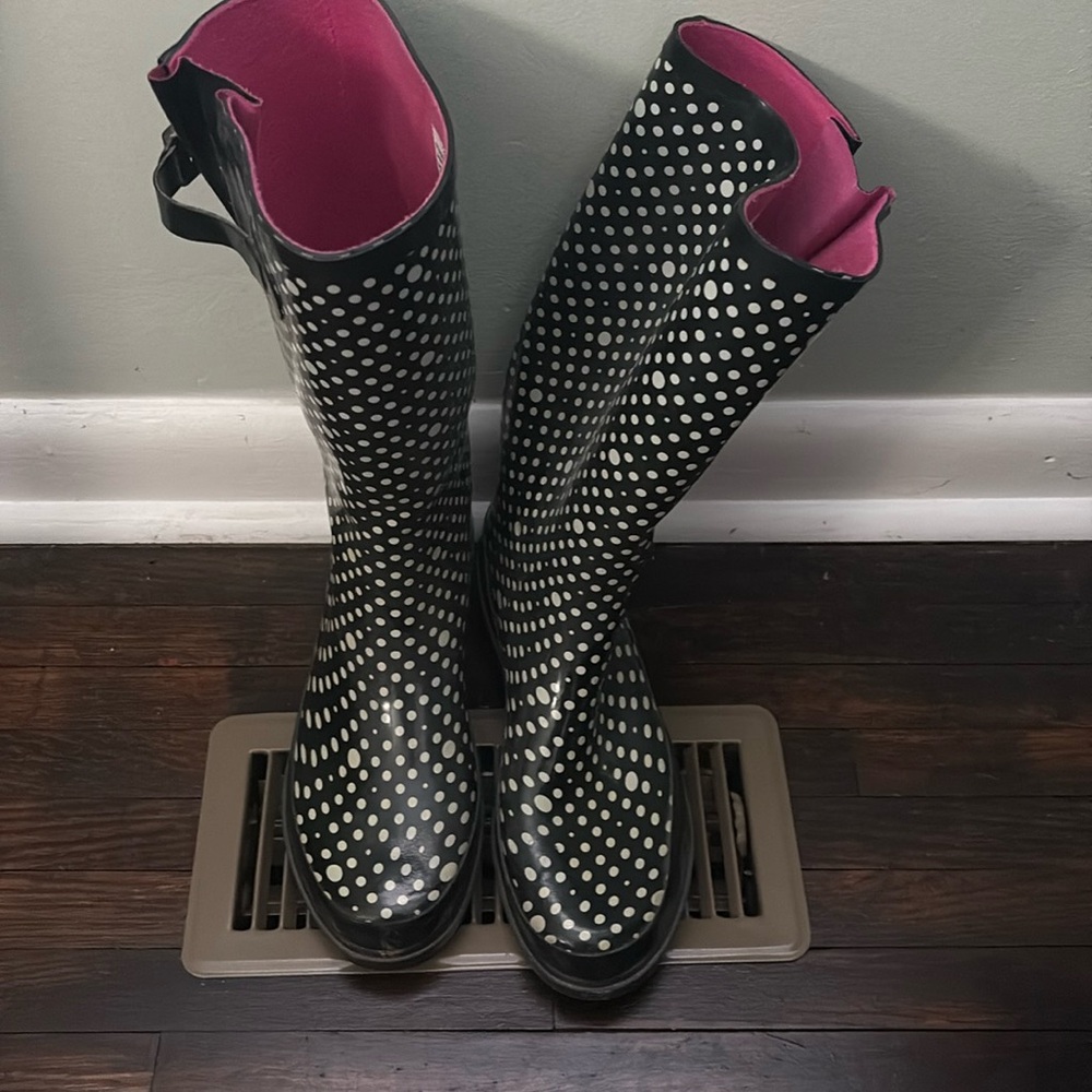 Women’s 8 Rain Boots
